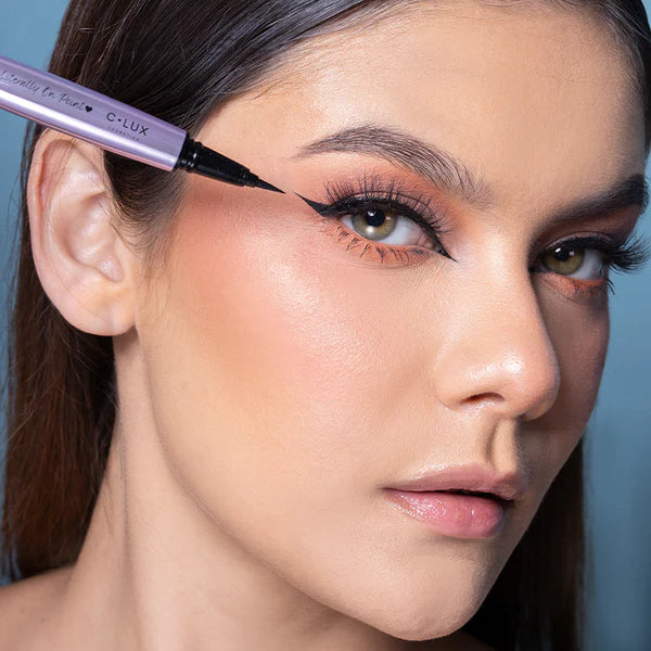 DELINEADOR LITERALLY ON POINT BLACK CLUX