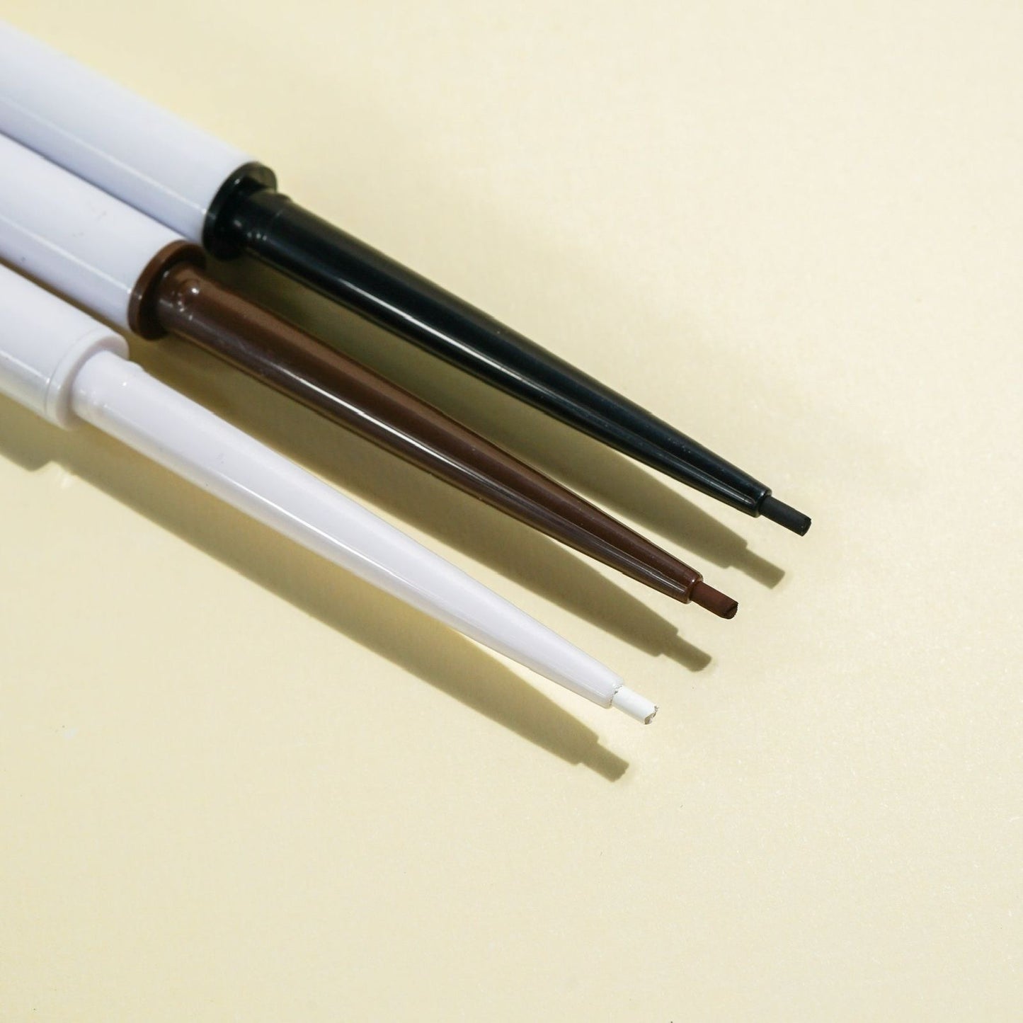 DELINEADOR RETRACTIL ESSENTIALS KARA BEAUTY