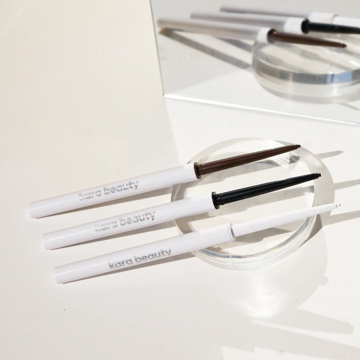 DELINEADOR RETRACTIL ESSENTIALS KARA BEAUTY